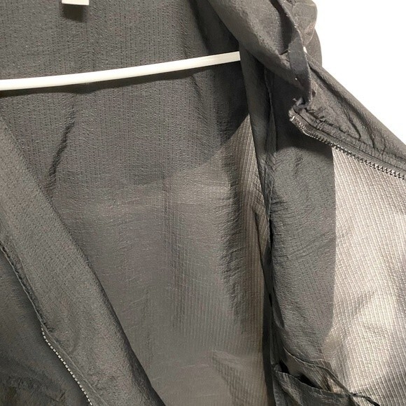 Forever 21 Women’s Hooded Windbreaker - Picture 4 of 9